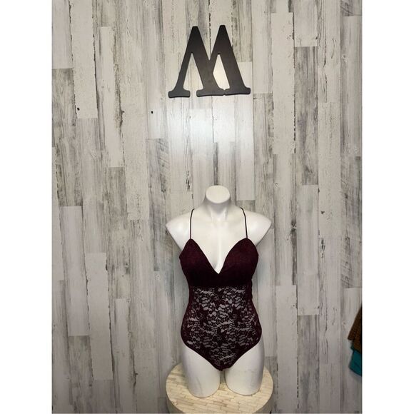 Windsor laced red bodysuit - Picture 1 of 9